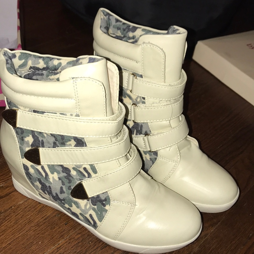 Women’s size 11 cream camo wedge sneakers by Dolce